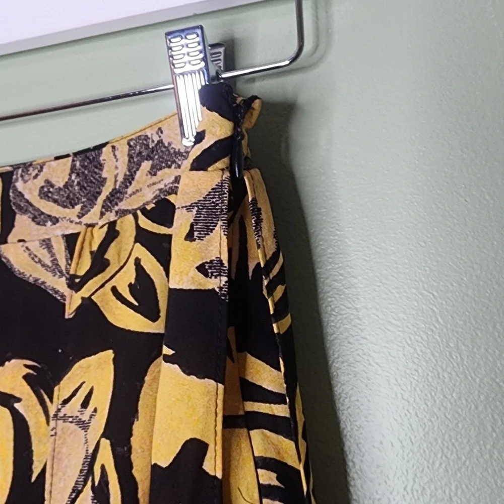 Who What Wear‎ Car Wash Skirt Yellow Black Floral Flowy Lined